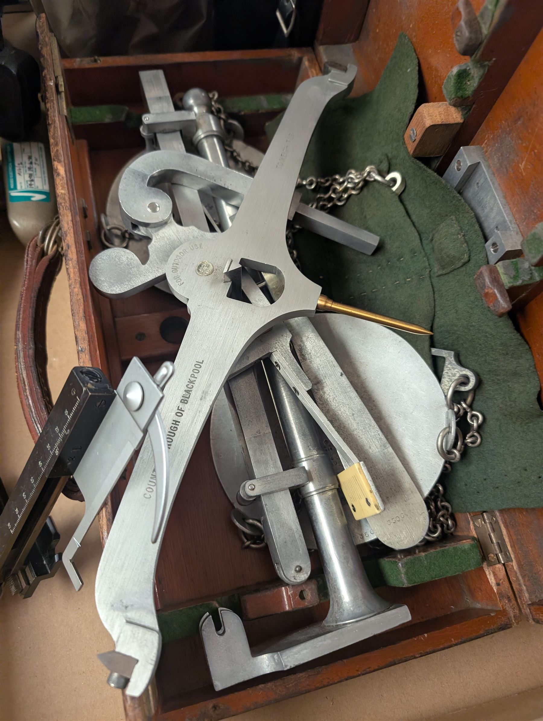 Sigma Multi Telemax 1:2.8 f=135mm lens, a set of DE Grave 7lb scales with County Borough of Blackpool scales in mahogany box and a Vickers Instruments microscope