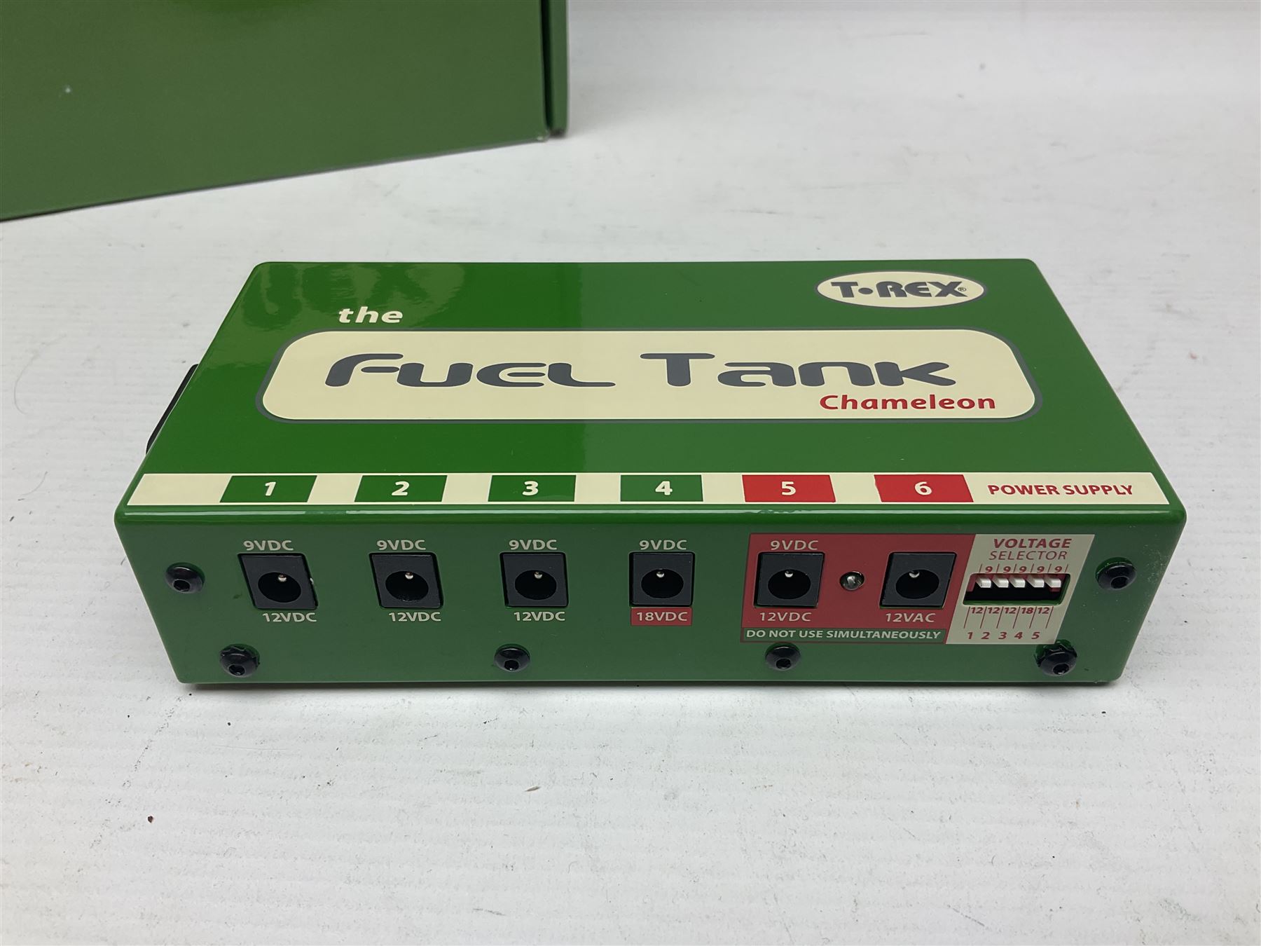 T-Rex Effect Fuel Tank Chameleon pedal power bank, with associated cables, boxed, 