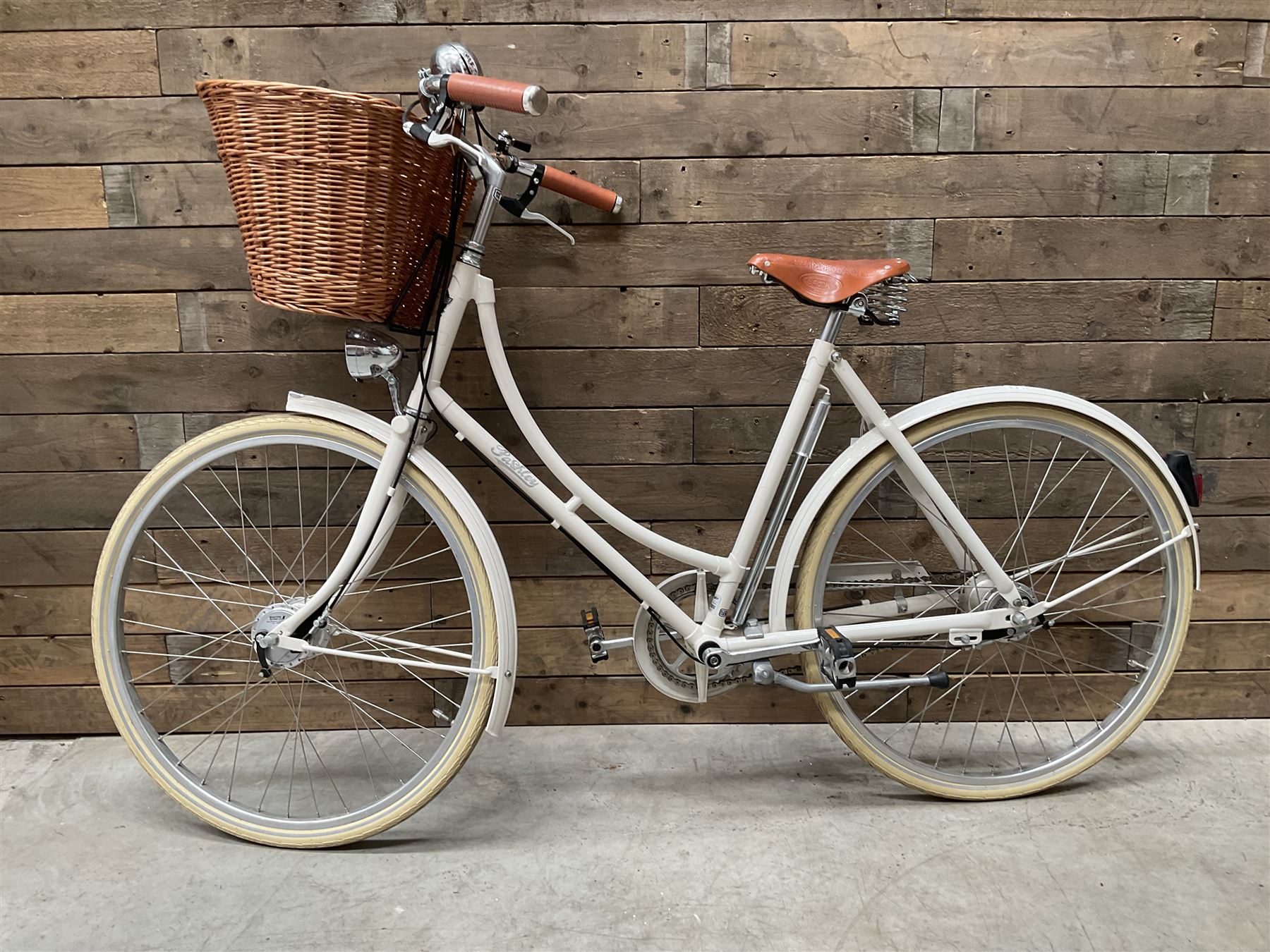 Pashley ladies town bicycle with Brookes leather saddle seat