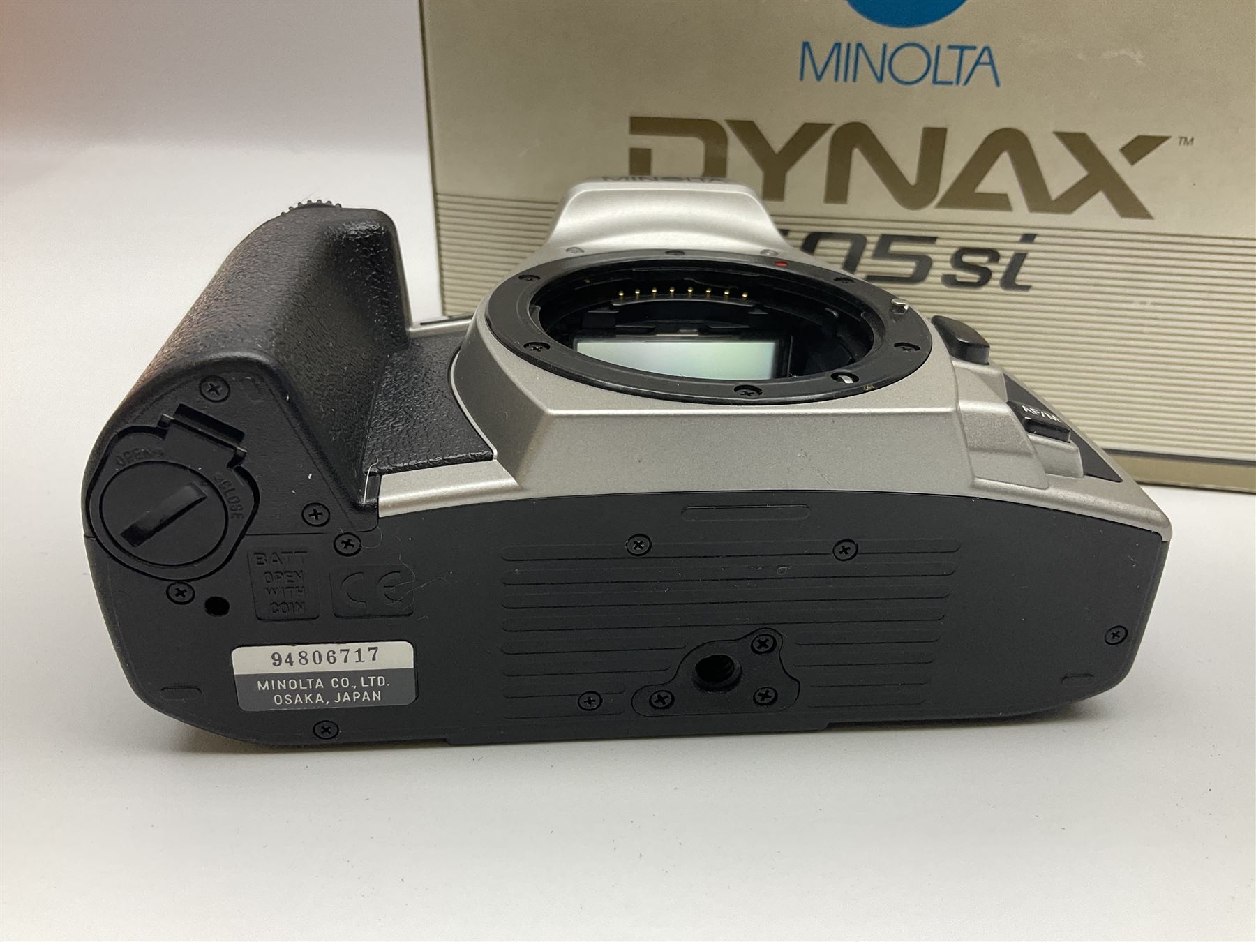 Four Minolta camera bodies, to include Dynax 500si, serial no. 94812651 with 'Signa Zoom 1;3.5-4.5 f=28-70mm' lens, Maxxum 300si, serial no. 97821665, with 'Tamron AF 80-210mm' lens and Dynax 300si, serial no 01603265'  with Minolta AF Power Zoom 35-80mm 1;4' lens, etc, together with Pantax MV1 camera bodies and other camera equipment 