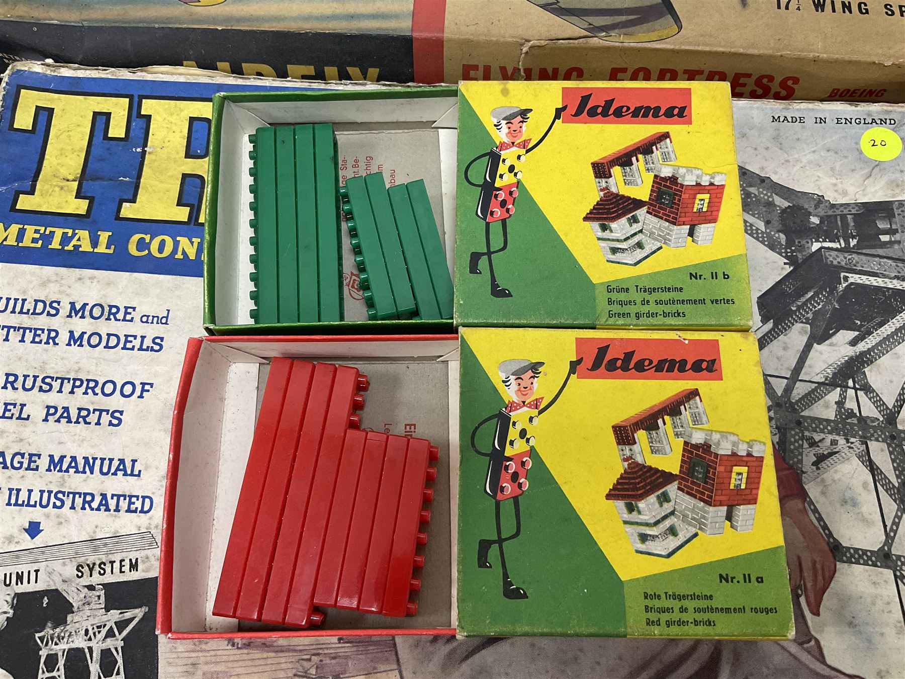 Nineteen assorted construction kits by Lego, Trix, Airfix, Tamiya, Paula, Steel Tec etc; all boxed (19)