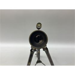 Reproduction brasses telescope on tripod stand with plaque detailed ‘Kelvin & Hughes London 1917’, H33cm