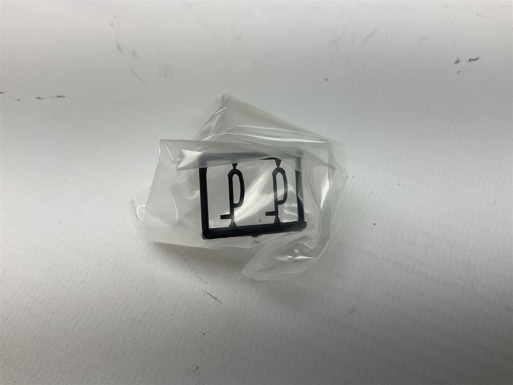 Hornby Railroad '00' gauge - County Class 4-6-0 locomotive 'County of Hants' no. 1016, Class 4900 4-6-0 locomotive 'Adderley Hall' no. 4901 and County Class 4-4-0 locomotive 'County of Devon' no. 3835, all DCC ready (3)