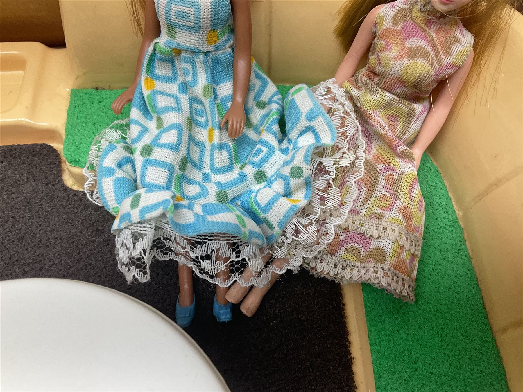 Palitoy Pippa's Apartment with split-level lounge-kitchen, bedroom and bathroom and two dolls: boxed