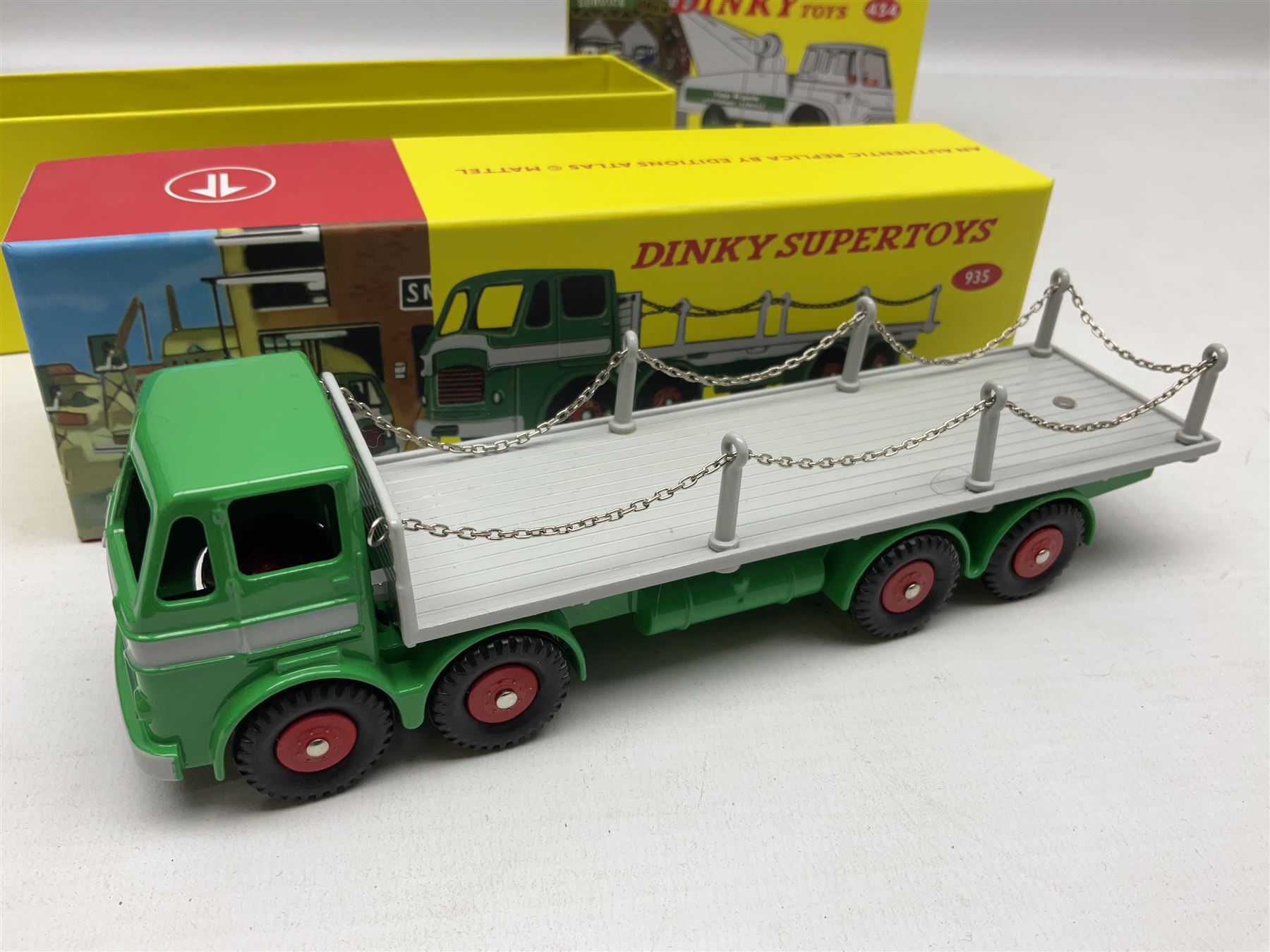 Eight Atlas Dinky die-cast models including, Bedford TK Coal Lorry no. 425, Guy Warrior Flat Truck no. 432, two Guy Van no. 514 and four others, all boxed (8)