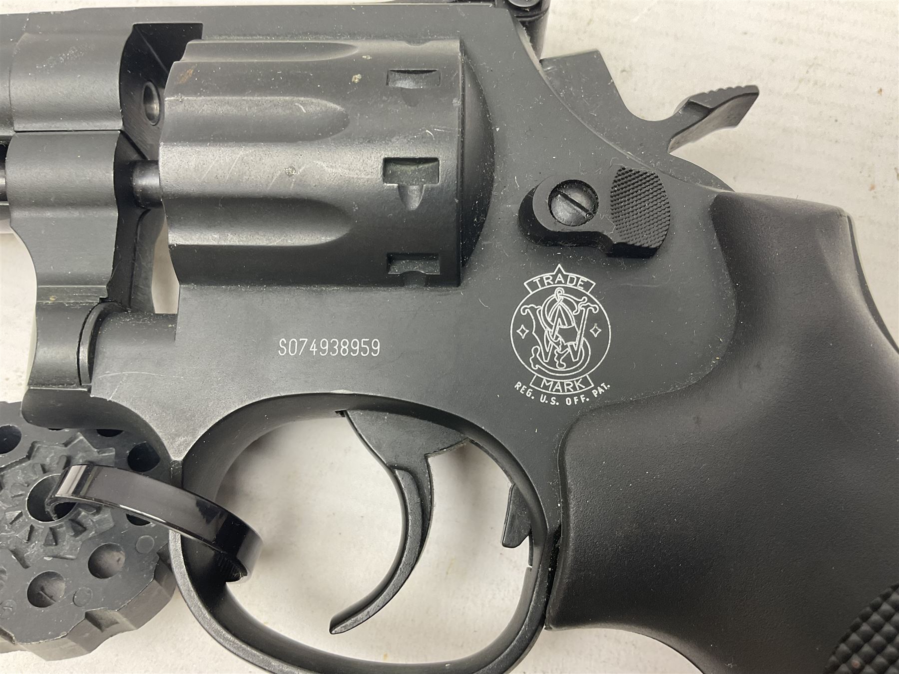 Umarex Smith and Wesson model 586-4 .177 air pistol serial no.S074938959 with circular 10-shot magazine L29cm  NB: AGE RESTRICTIONS APPLY TO THE PURCHASE OF AIR WEAPONS.