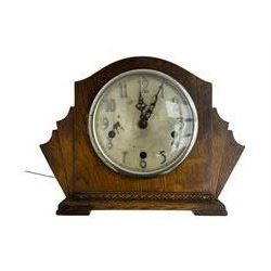 Oak cased 8-day 1950's Westminster chiming mantle clock with pendulum