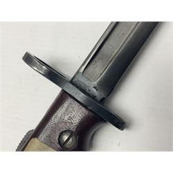 British No.7 Mk.I Combination Bayonet, the 20cm clip point fullered steel blade stamped at the ricasso No.7 MK.1/L, with Paxolin grip and swivel pommel; in polished steel scabbard