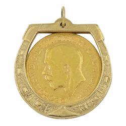 King George V 1912 gold full sovereign, loose mounted in 9ct gold horseshoe pendant, hallmarked