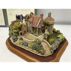 Two Lilliput Lane comprising Scotney Castle Garden limited edition 1183/4500 and Hestercombe Gardens limited edition 3013/3950, each with certificates of authenticity and original boxes