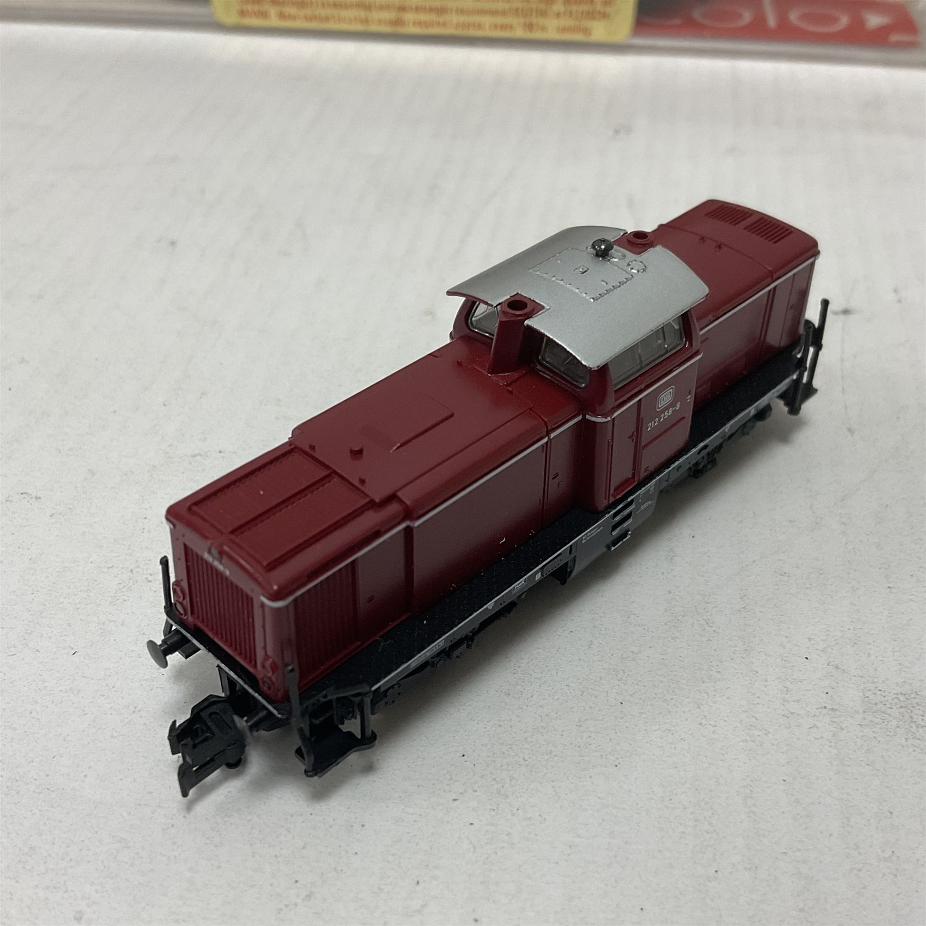 Fleischmann ‘N’ gauge ‘Piccolo’ - Black tank engine no.7000, brown diesel shunter no.7230, boxed dark blue electric locomotive with pantograph no,7335 and dark green class 132 locomotive with pantograph no.7369 (4) 