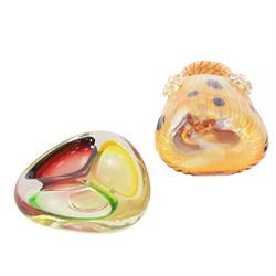 Murano tri-colour glass ashtray, together with another glass astray with bubble inclusions, glass bag, jug etc 