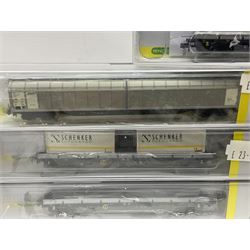 Trix Minitrix 'N' gauge - four goods wagons - Nos. two 13575, two 15518, 15254-10, 15254-19, 15645-10, 15645-12, two 15271-14, two 15271-15, 15271-16 and 15271-18; all boxed; and two unboxed in associated box (16)