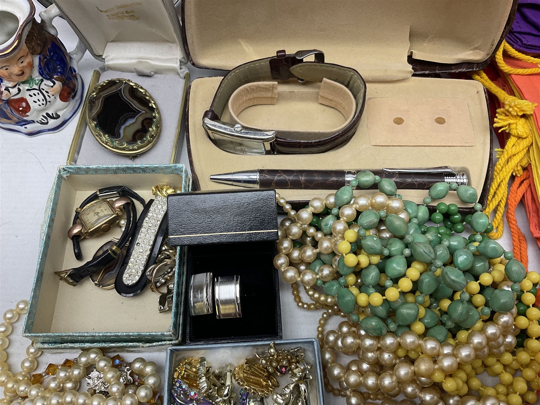 9ct gold agate brooch, gold ring, silver brooch, silver marcasite ladies manual wind wristwatch, collection of costume jewellery and a Smiths Timecal Noddy alarm clock etc 