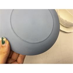 Wedgwood Countryware dinner wares, to include cruets, sauce boat and stand, two jugs etc, together with Wedgwood jasperware boxed HOW Group 40th Birthday 16.5cm plate, Royal Worcester 'Herbs' large sectioned dish and two Hornsea Windrush vases, Sorrento marquetry twin handled tray with musical motif to centre, L40cm, W Widdop brass carriage clock with quartz movement, pellet drum, Whitall Tatum Company No.1 glass insulator, silver plate and other misc etc