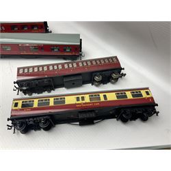 Hornby Dublo - fourteen passenger coaches including Southern Suburban Stock, Gresley Stock, Stanier Stock etc; and TPO Mail Van; all unboxed (15)