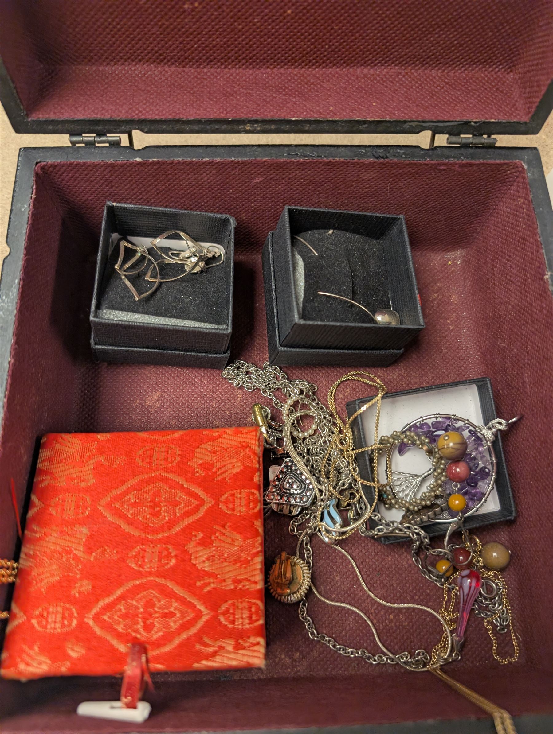 Colleciton of jewellery, including hatpins, brooches, silver earrings, etc