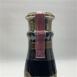 Royal Salute, 21 year old, blended Scotch whisky, 70cl, 40% vol, in a ceramic decanter and original box 