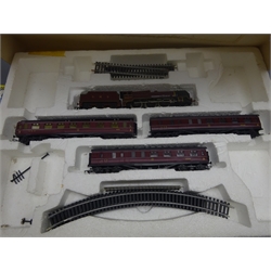  '00' gauge - Hornby Railways part Mainline Freight electric train set with Class 90 locomotive No.90028, five wagons and track, and Dapol/Mainline part set with Class 43XX 2-6-0 locomotive No.6127, three passenger coaches and track, both boxed  