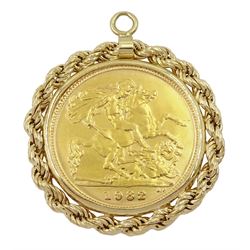 Queen Elizabeth II 1982 gold half sovereign, loose mounted in 9ct gold pendant