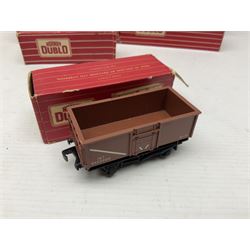 Hornby Dublo - sixteen goods wagons comprising 4644 21-Ton Hopper Wagon, 4315 Horse Box (BR) with horse, 4316 Horse Box (SR) with horse, 4649 Low Sided Wagon with tractor, 4301, 4310, 4311, 4312, 4313, 4320, 4626, 4648, 4652, 4675, 4678 and B550200 (Mineral Wagon); all in red boxes (16)