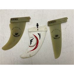 Windsurfing: Quantity of fins to include Freewave MFC, Stix Wildthang, Ultra Profile Sails G 10 fin, F-HOT Finz, Fanatic M.G.E slalom, North Shore Maui Hawaii etc (13)