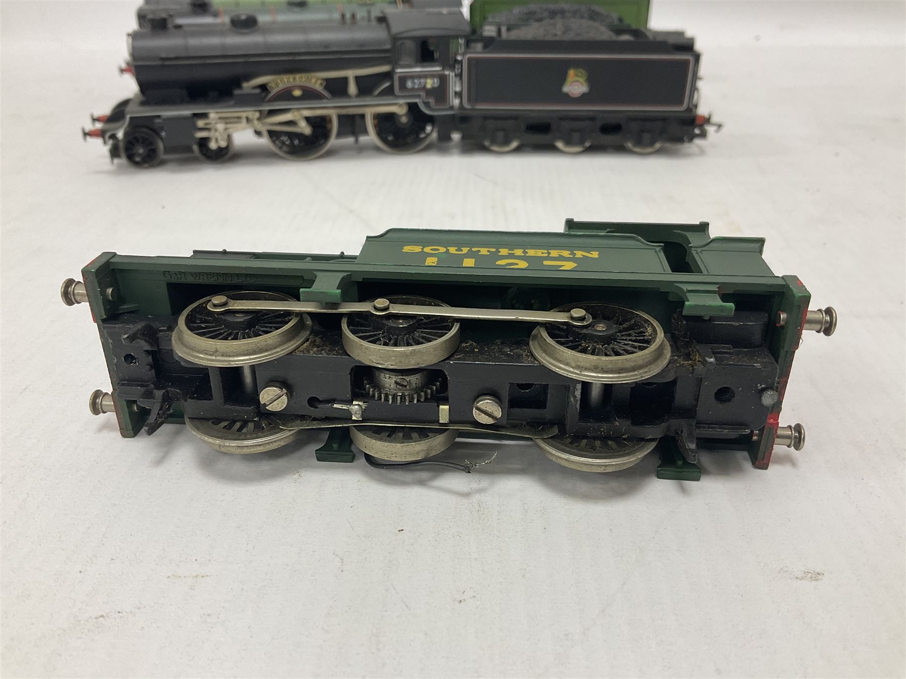 Various makers ‘00’ gauge - Hornby Class D41/1 4-4-0 ‘Yorkshire’ locomotive no.62700 in BR black and Green Schools Class 4-4-0 ‘Wellington’ locomotive no.30902 in BR green; G&R Wrenn Class R1 Tank 0-6-0T locomotive no.1127 in green; Trix Trains Class A2 4-6-2 ‘A.H.Peppercorn’ locomotive no.525 in LNER green (4) 
