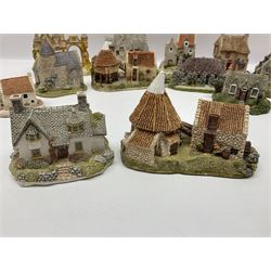 Seventeen Lilliput Lane models from the Scottish Collection, to include Glenlockie Lodge, Edzell Summer House, Ladybank Lodge, etc, all models with original boxes 
