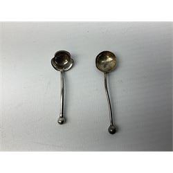 Four silver coffee spoons, and two silver salt spoons, all hallmarked, approximate total weight 59 grams