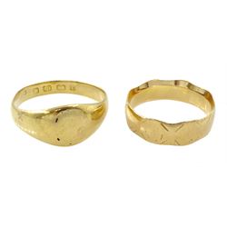 Gold wedding band, Birmingham 1900 and a gold signet ring, both hallmarked 18ct