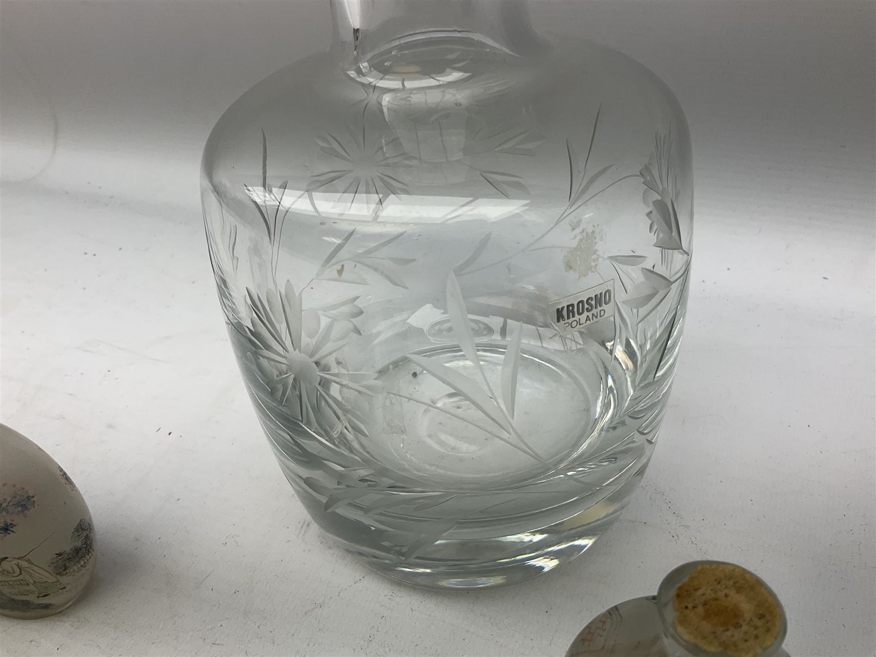 Krosno glass decanter with etched floral decoration, snuff bottles to include oriental glass examples, cloisonné matchbox cover, napkin ring and other examples