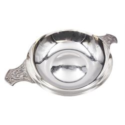Large modern silver Quaich, of circular 