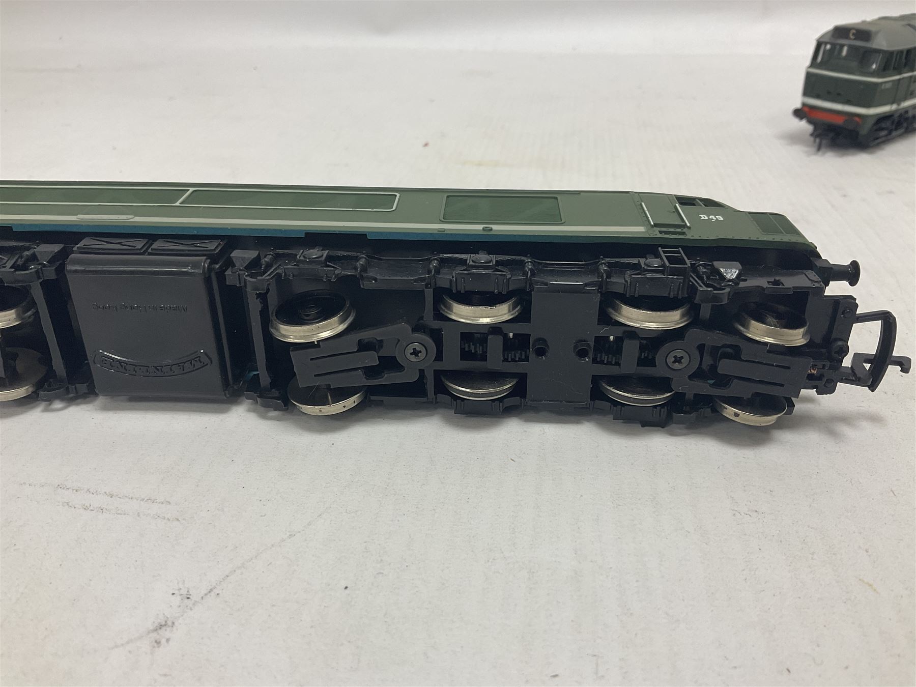 Various Makers ‘00’ gauge - eight locomotives to include G&R Wrenn Class N2 0-6-2T no.2385 in LMS black and Standard Tank Class 2-6-4 no.2679 in LMS crimson; Class 5 4-6-0 no.5112 in black livery; Mainline Railways Class 45 D49 ‘The Manchester Regiment’ in BR green; Airfix Class 31 D5531 in BR green; three further models (8)