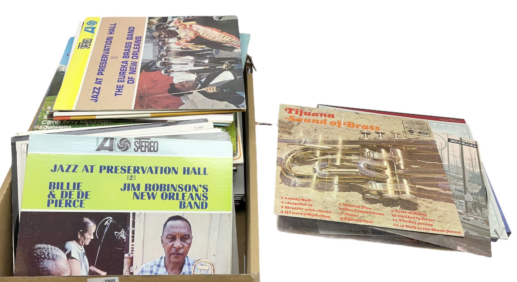 Quantity of assorted vinyl records, to include Beatles For Sale, The Beach Boys Live in London, The Pretenders Hymn to Her, Frank Sinatra's Greatest Hits, etc. 