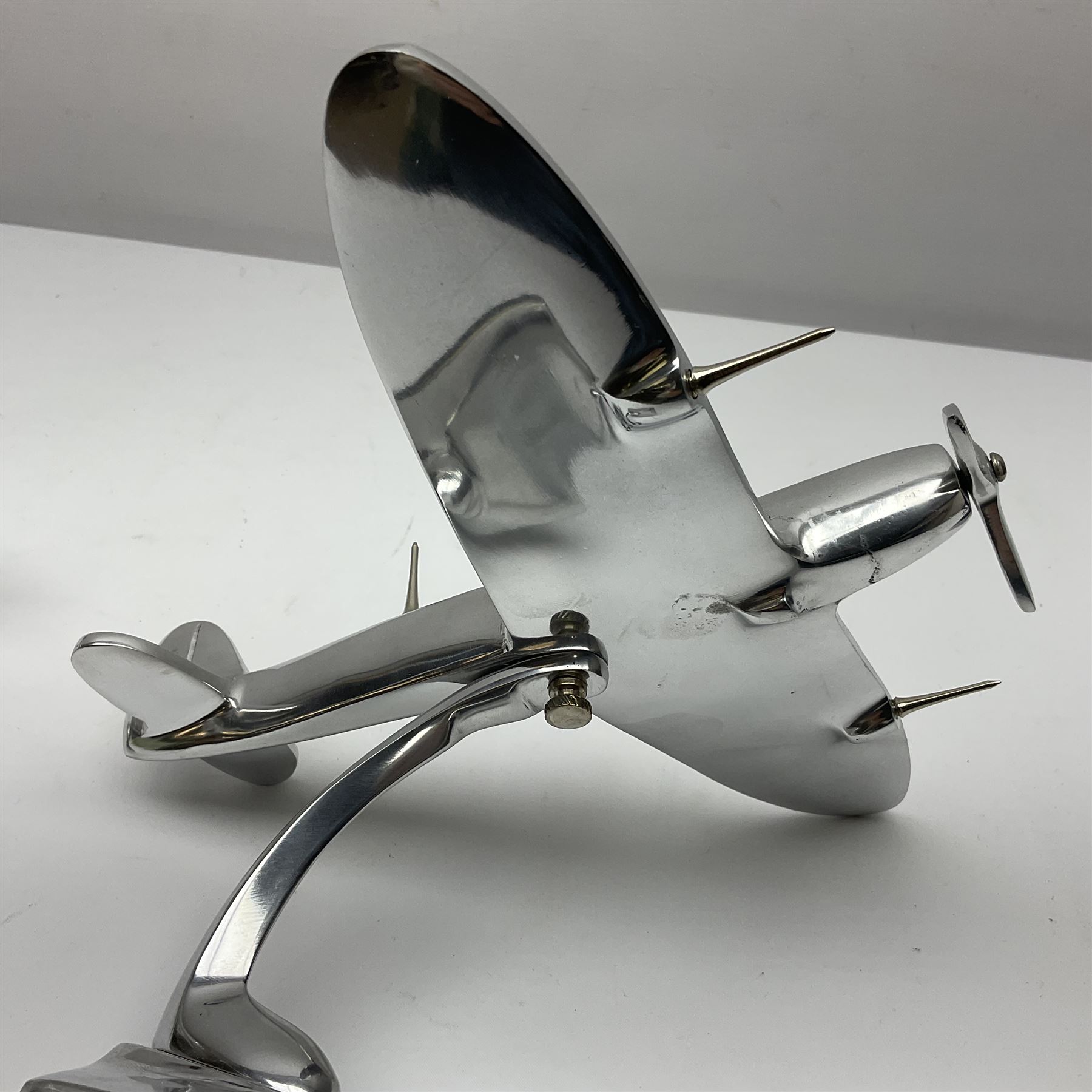 Set of three aluminium planes with rotating propellers, tallest H18cm