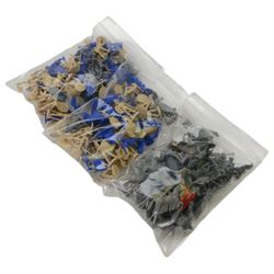 Collection of 1:72 scale plastic model soldier packs, including Hat and Airfix and a quantity of loose plastic soldiers