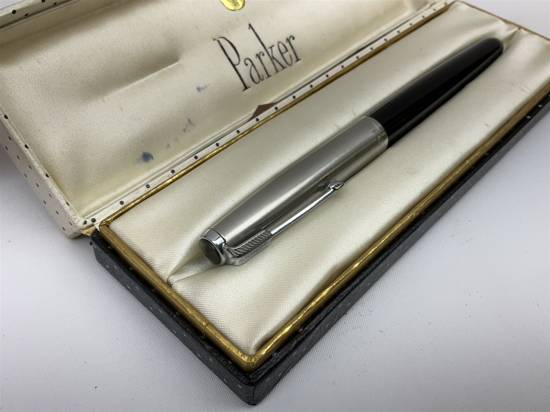 Six fountain pens with gold nibs to include Sheaffer, Macniven & Cameron Ltd and Conway examples, together with four other fountain pens including a boxed Parker pen and a boxed Sheaffer pen in black case with chevron pattern detail