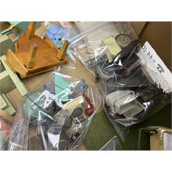 Quantity of various scale 1930s doll's house furniture including wooden grand piano, tables and chairs etc; plastic accessories including Fairy Lite sewing machine, trays, table wares, buckets, high chair etc; metal items including tin-plate doll's pram, terrestrial globe, die-cast typewriter and telephone, companion set and coal scuttle etc