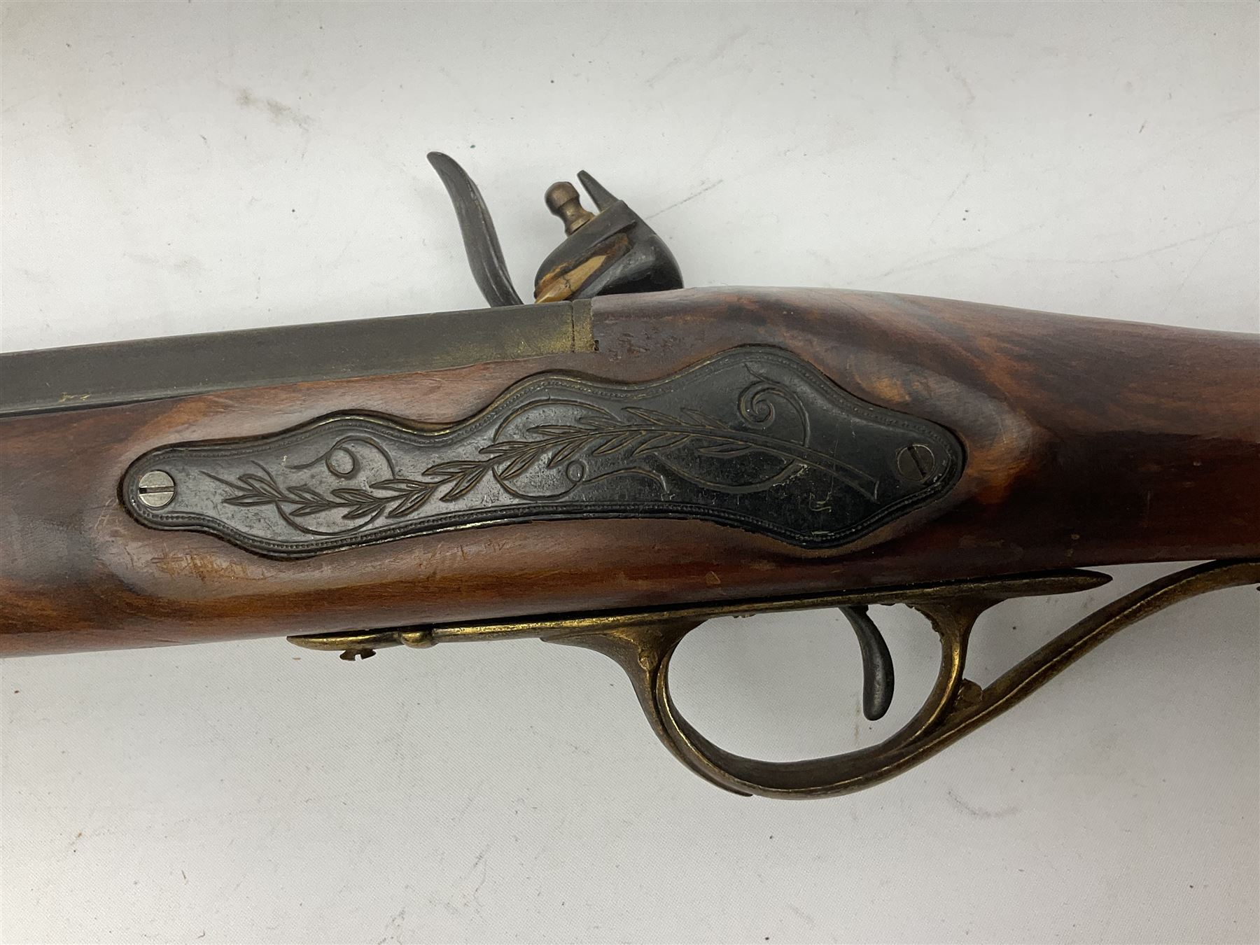 Reproduction non-firing Kentucky style flintlock musket musket, the 87.5cm hexagonal barrel with ramrod under, brass and brassed furniture and patch box to walnut stock L131cm overall