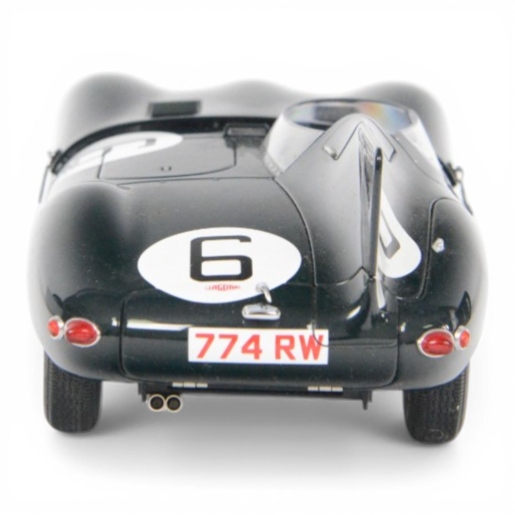 Autoart Signature Jaguar D-Type 1955 LeMans 24 Hours Winner, racing no. 6 in racing green, boxed