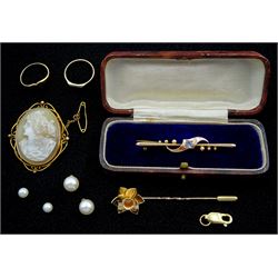 Collection of 9ct gold jewellery including early 20th century gold sapphire brooch, cameo brooch, flower stick pin, two pairs of pearl earrings and two rings