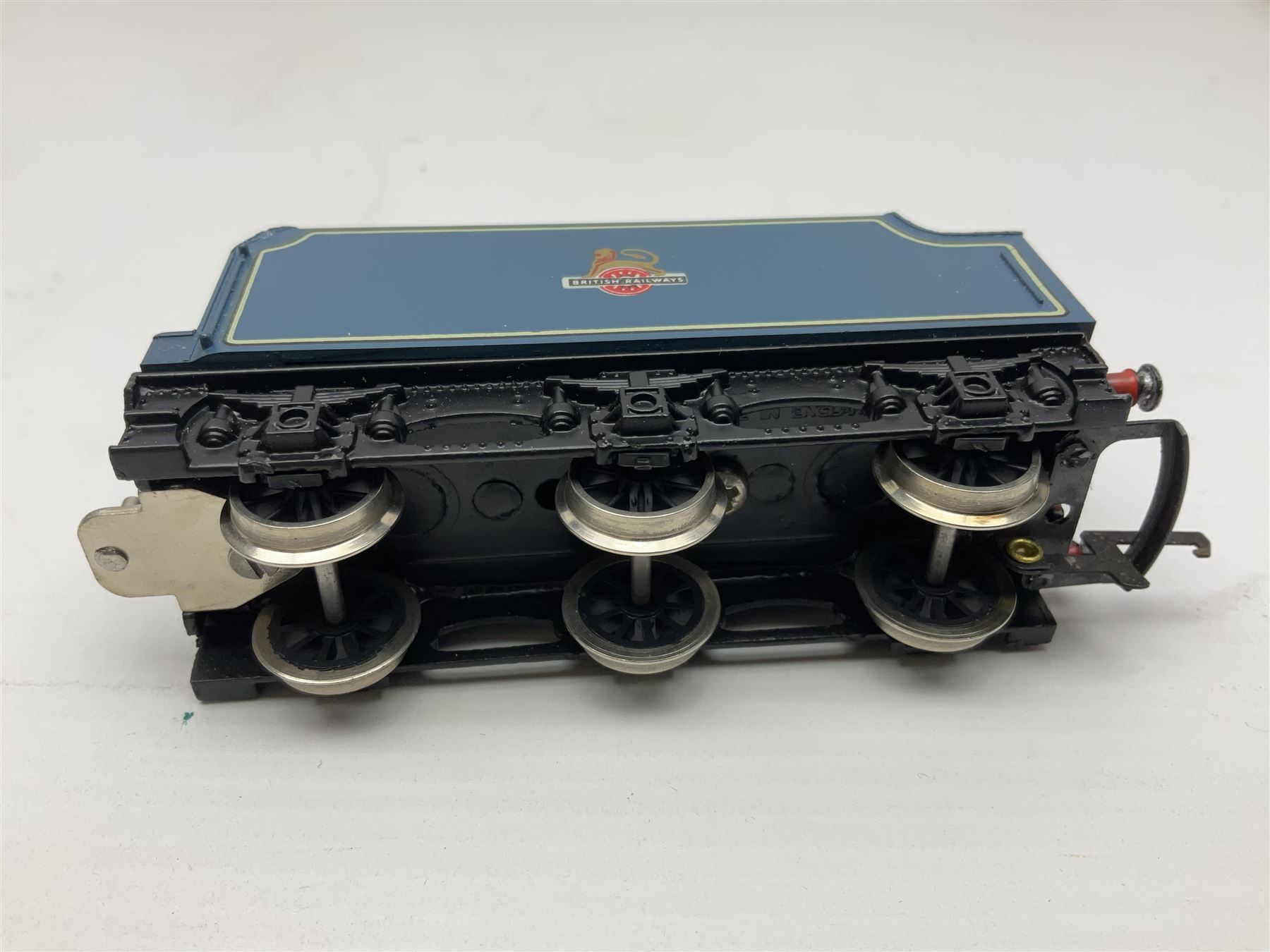 Wrenn '00' gauge - two Princess Coronation (Duchess) Class 4-6-2 locomotives - 'City of Glasgow' No.46242 in BR Blue; and 'Duchess of Hamilton' No.6229 in LMS Black; both boxed with instructions (2)