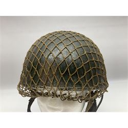 WW2 British Airborne Troops/Paratroopers Steel Helmet with green textured paint finish and netting cover, leather and sponge liner and three point chinstrap mounting; liner marked BMB 1943; together with a paratrooper's maroon beret with metal badge (2)