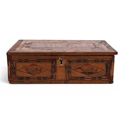 Napoleonic prisoner of war straw work box, the exterior with panels of buildings in geometric borders, the interior of the hinged lid opening to reveal two compartments with hinged covers decorated with flowers, H8cm, D16cm