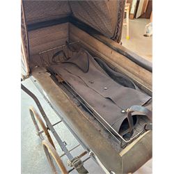 Vintage coach built Silver Cross pram. L134cm - COLLECTION BY APPOINTMENT FROM: The White House, Thirsk Road, Easingwold, York, YO61 3NF - CALL 01723 507111 TO ARRANGE