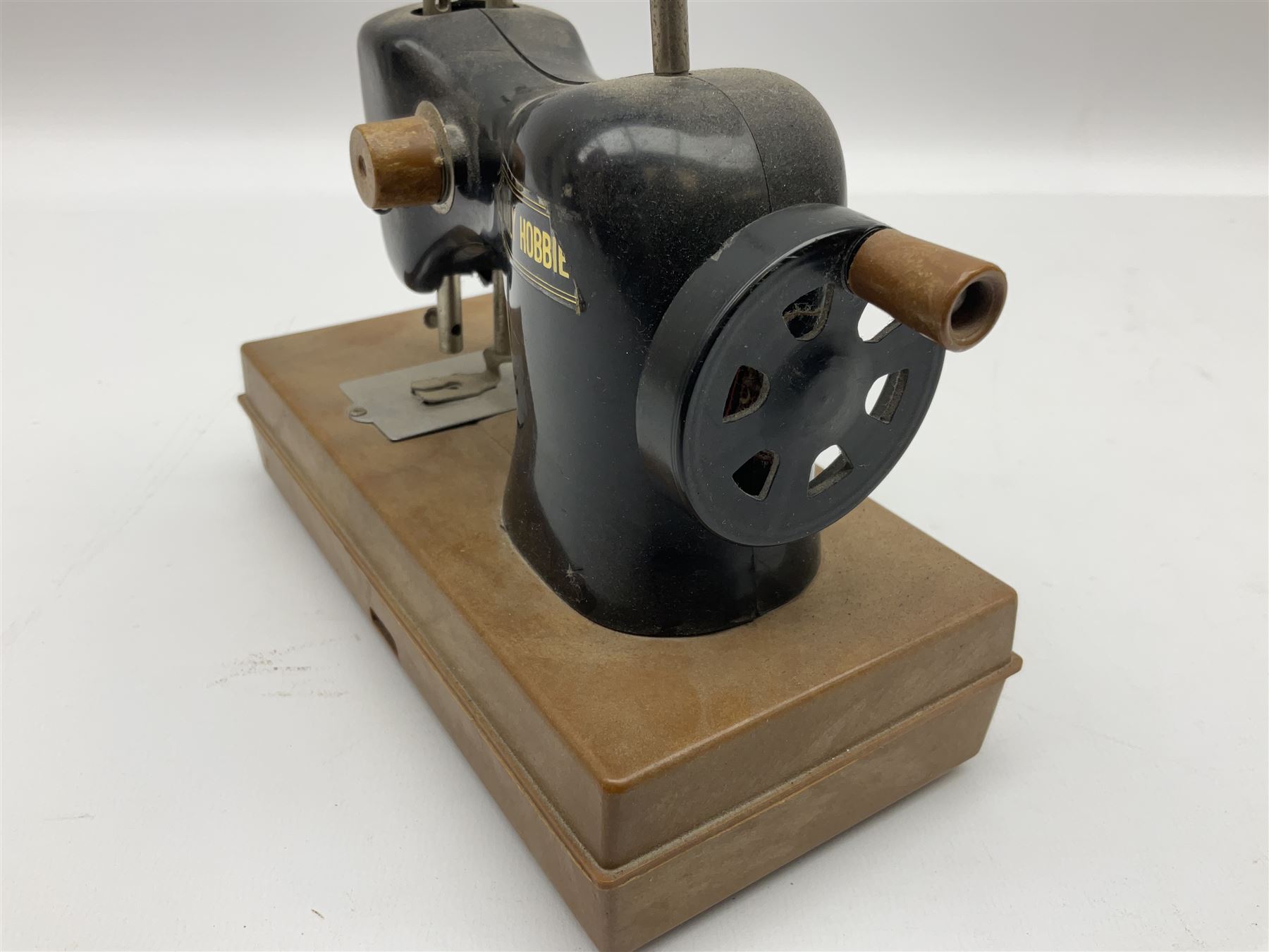 Singer mini sewing machine, together with Holly hobbie mini sewing machine and other sewing machine models, Singer H15cm