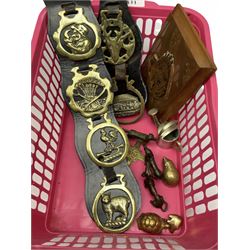 Metal ware, to include brass horseshoes, three miniature bronzed figures modelled as dogs, a base metal box and cover modelled as a tortoise, bronze miniatures, etc. 