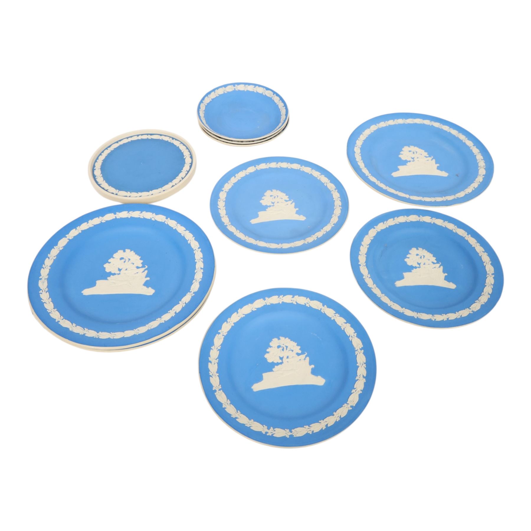 Copeland Spode hunting service for three, including teapot and stand, water jug, covered sucrier, milk jug, side plates, dessert plate, cups and saucers