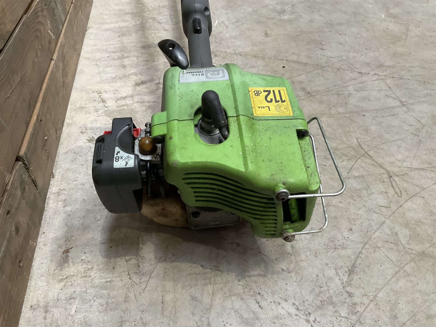 Petron PWR21CCGTA strimmer and a Spear & Jackson 1400W 2in1 Scarifier & Raker