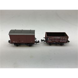 Graham Farish by Bachmann 'N' gauge - Stanier composite first & second coach, Stanier brake second coach, MK1 suburban composite coach and suburban 57ft brake end coach and four wagons (6)